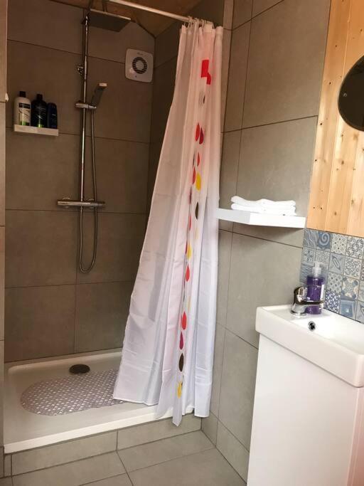 Cosy Private Cabin With Parking In Good Location Oxford Esterno foto