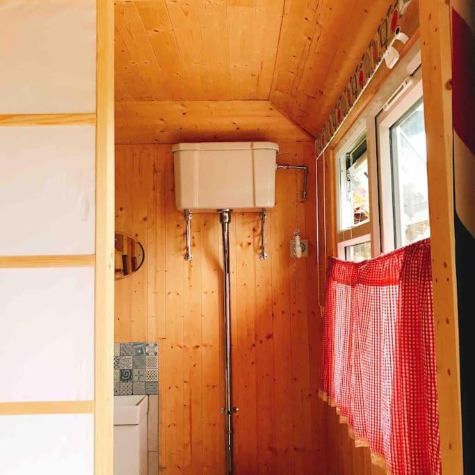 Cosy Private Cabin With Parking In Good Location Oxford Esterno foto